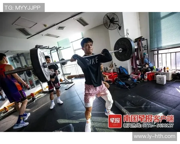 这小哥越人扣篮难度不低啊！——揭示篮球扣篮背后的艰辛与奇迹